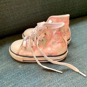 Toddler pink star converse size 6